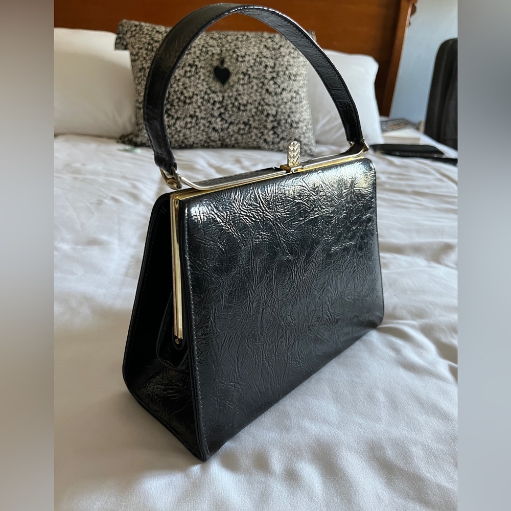 LAST CHANCE True Vintage black patent vinyl handbag purse 1960s VGUC